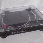 Technics SL-1200mk3D analog disc player